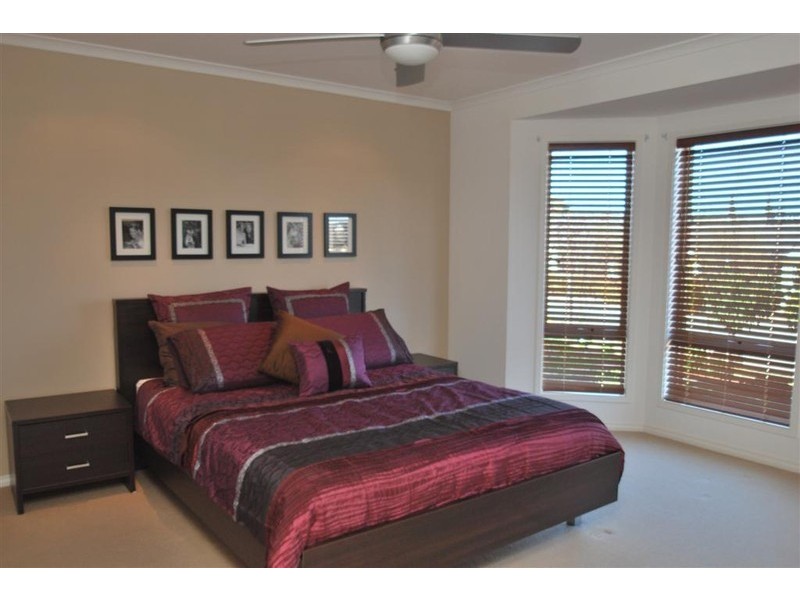 21 Verdant Pde, Woodcroft SA 5162