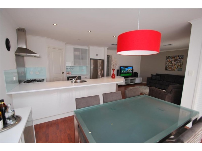 21 Verdant Pde, Woodcroft SA 5162