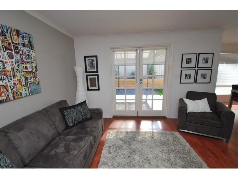 21 Verdant Pde, Woodcroft SA 5162