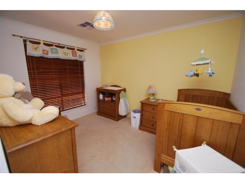 21 Verdant Pde, Woodcroft SA 5162