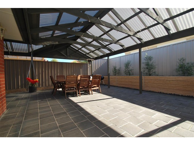 21 Verdant Pde, Woodcroft SA 5162