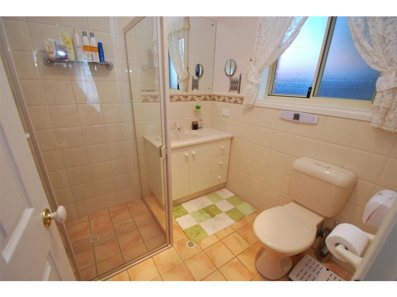 8 Oakford Cres, Happy Valley SA 5159