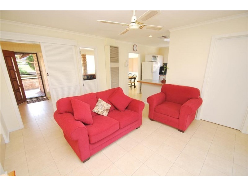 8 Blyth St, Happy Valley SA 5159