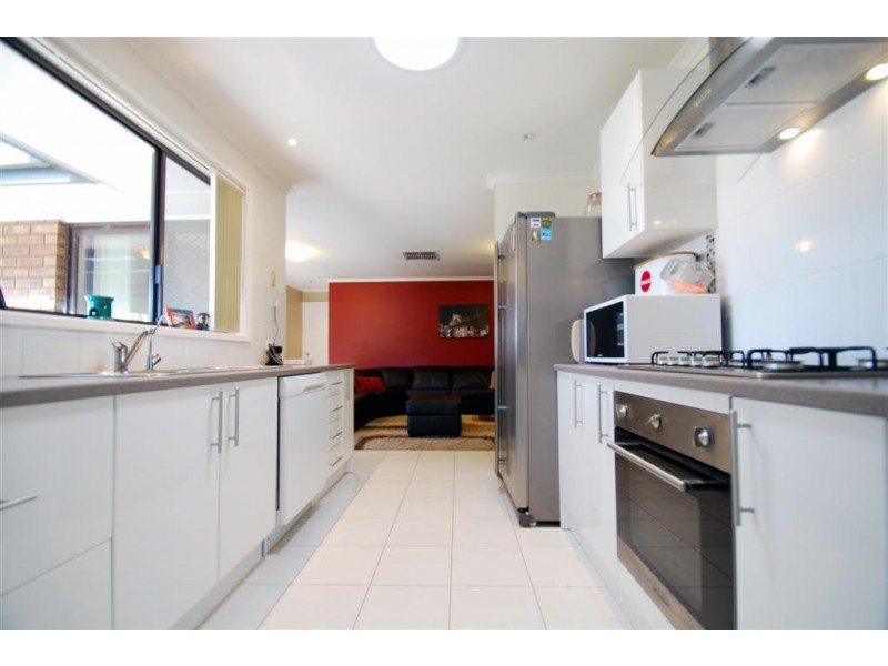 16 Sun Crescent, Happy Valley SA 5159