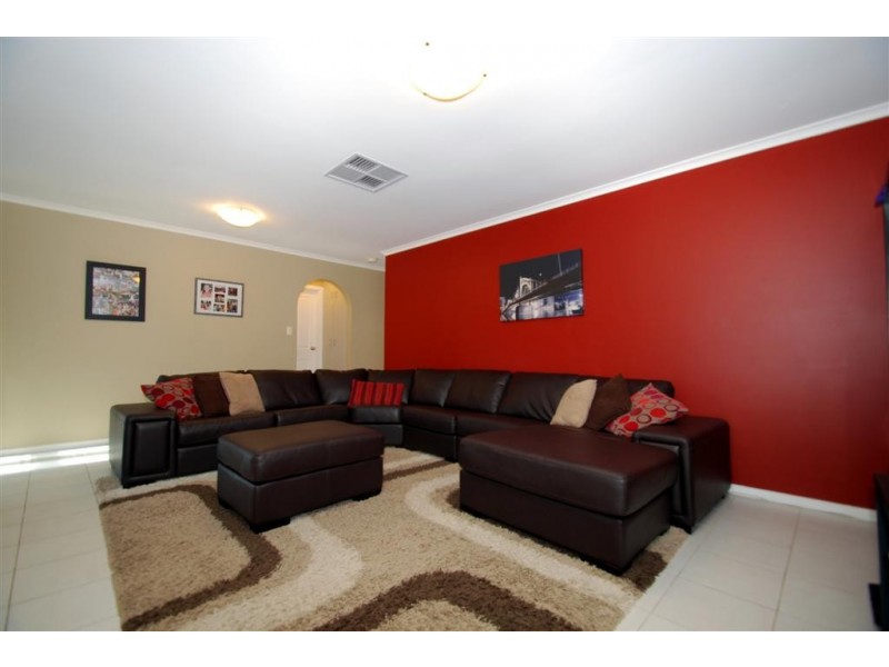 16 Sun Crescent, Happy Valley SA 5159