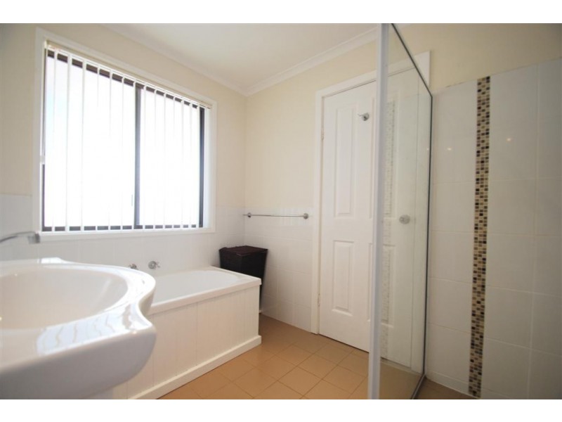 16 Sun Crescent, Happy Valley SA 5159