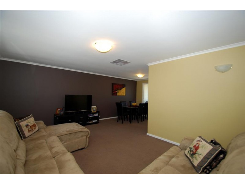 16 Sun Crescent, Happy Valley SA 5159