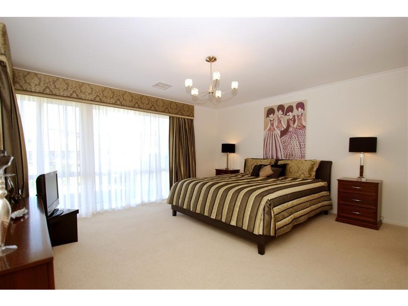 20 St Vincent Cct (off Islington Drive), Sheidow Park SA 5158