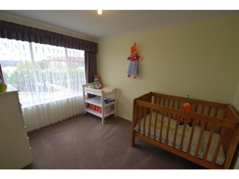 2 Bendigo Cl, Trott Park SA 5158