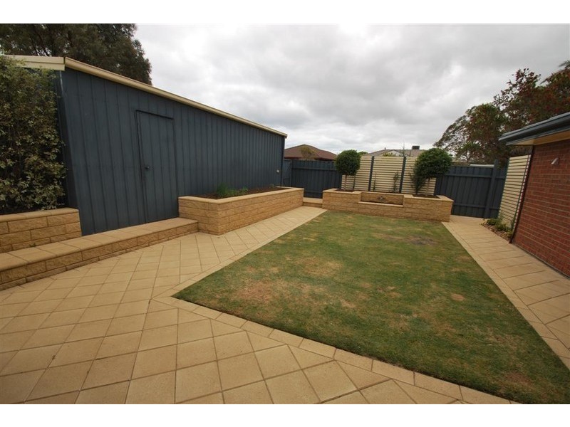 2 Bendigo Cl, Trott Park SA 5158