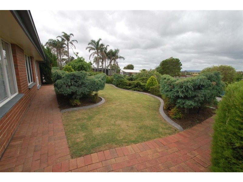 2 Bendigo Cl, Trott Park SA 5158