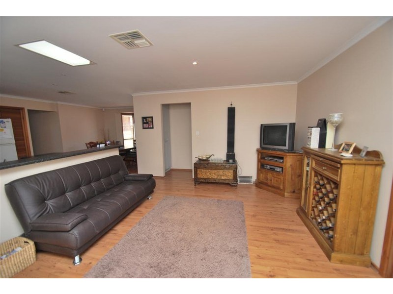 5 Tobin Cres, Woodcroft SA 5162