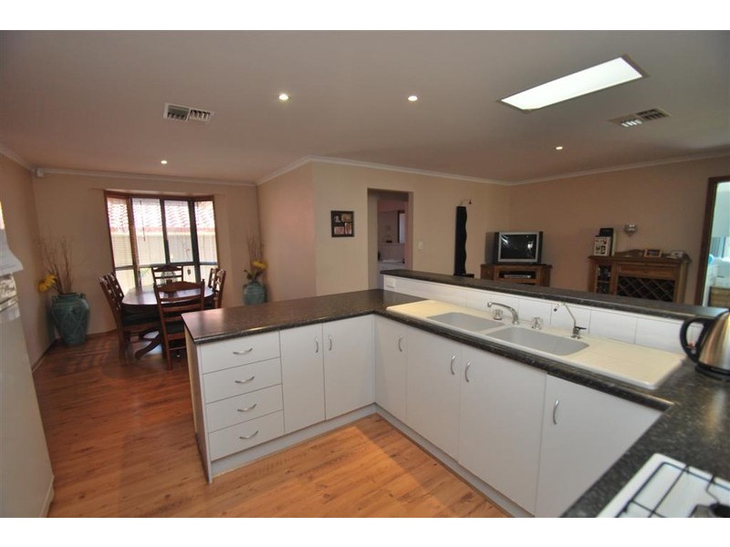 5 Tobin Cres, Woodcroft SA 5162