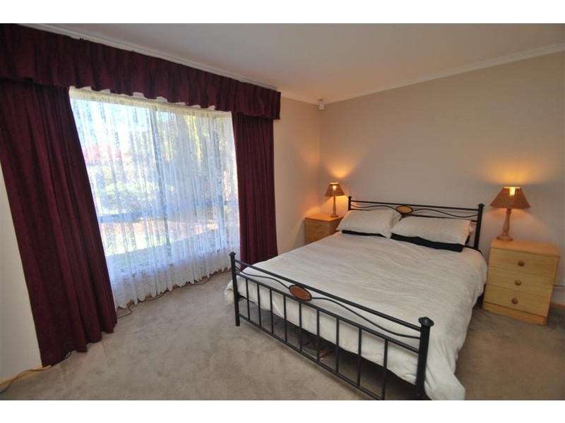 5 Tobin Cres, Woodcroft SA 5162