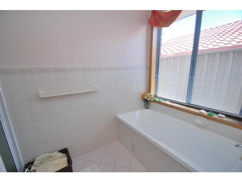 5 Tobin Cres, Woodcroft SA 5162