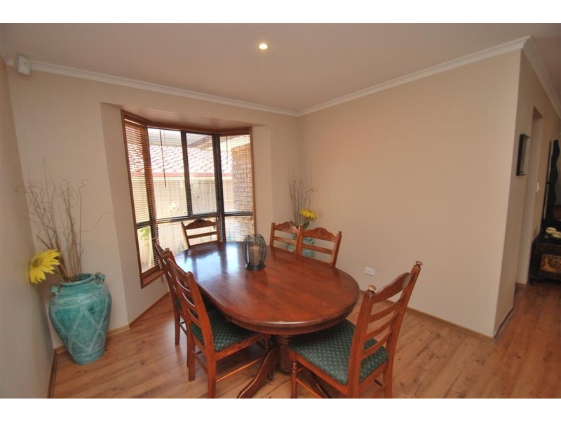 5 Tobin Cres, Woodcroft SA 5162