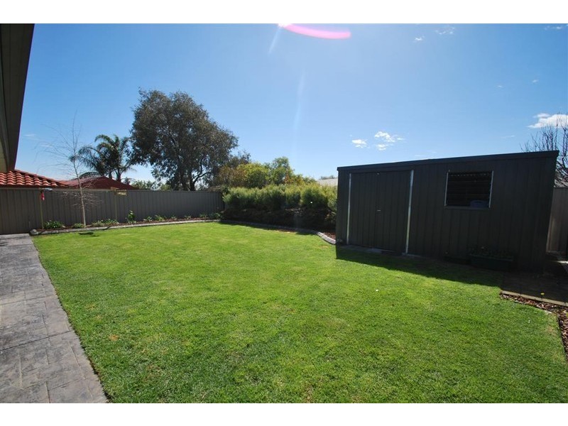 5 Tobin Cres, Woodcroft SA 5162