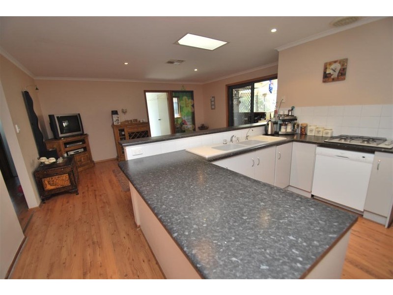 5 Tobin Cres, Woodcroft SA 5162