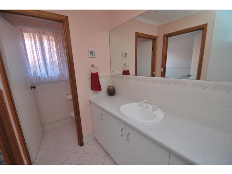 5 Tobin Cres, Woodcroft SA 5162