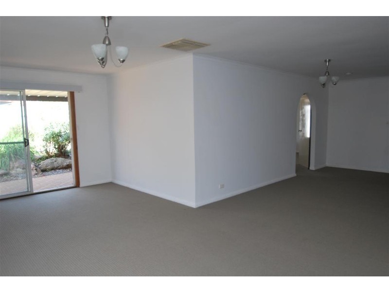 19 Magnolia Ave, Happy Valley SA 5159