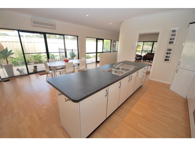 17 Blyth St, Happy Valley SA 5159