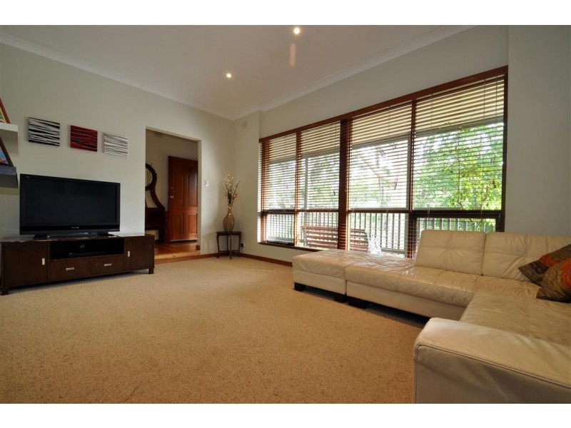 3 Swan Avenue, Happy Valley SA 5159