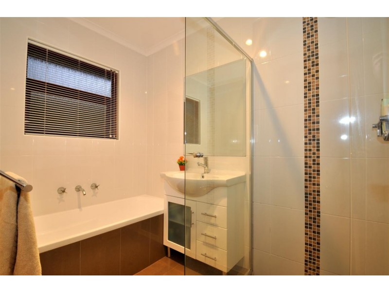 3 Swan Avenue, Happy Valley SA 5159