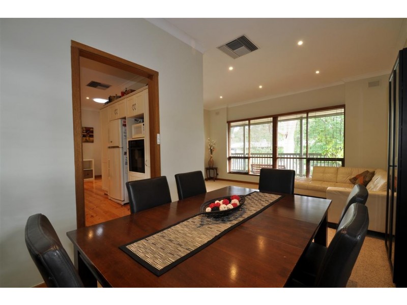 3 Swan Avenue, Happy Valley SA 5159