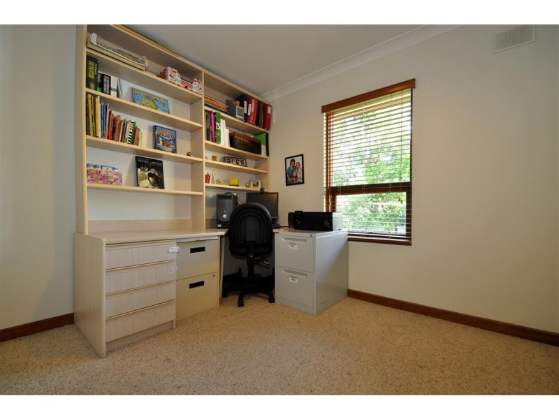 3 Swan Avenue, Happy Valley SA 5159