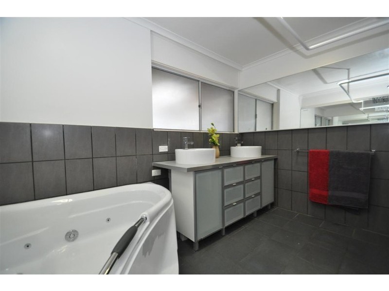 17 Jennifer Drive, Happy Valley SA 5159