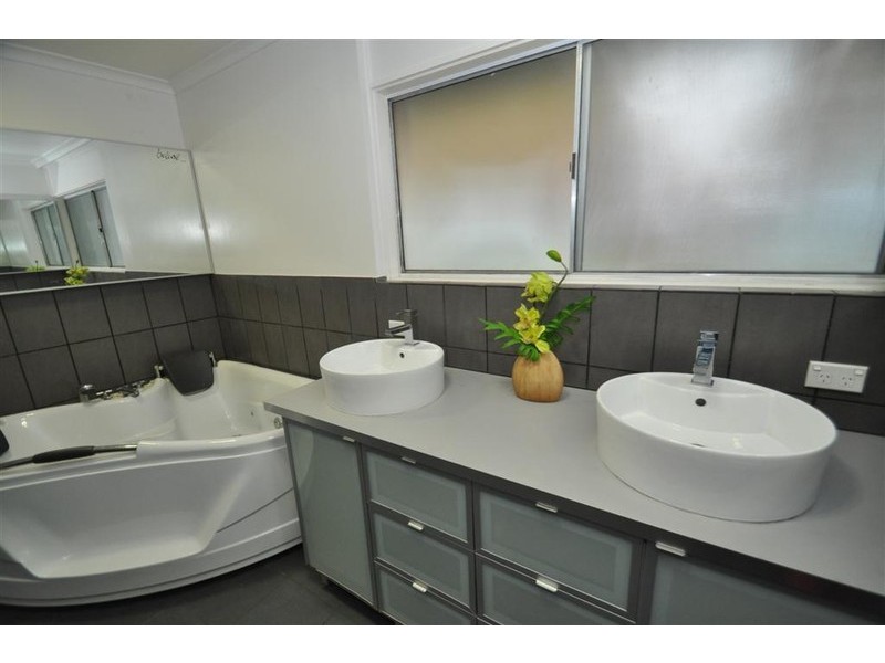 17 Jennifer Drive, Happy Valley SA 5159