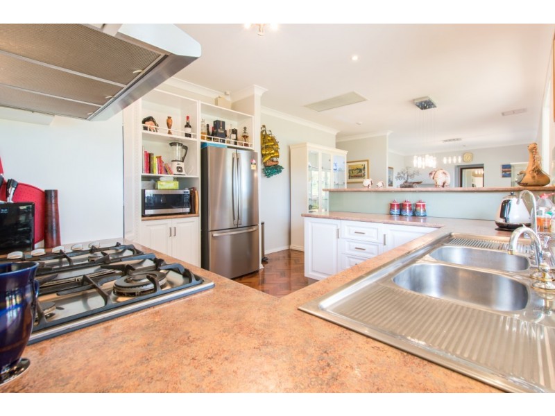 24 The Parkway, Aberfoyle Park SA 5159