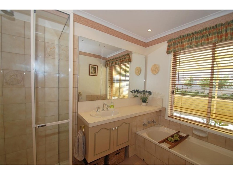 12 Panorama Drive, Aberfoyle Park SA 5159