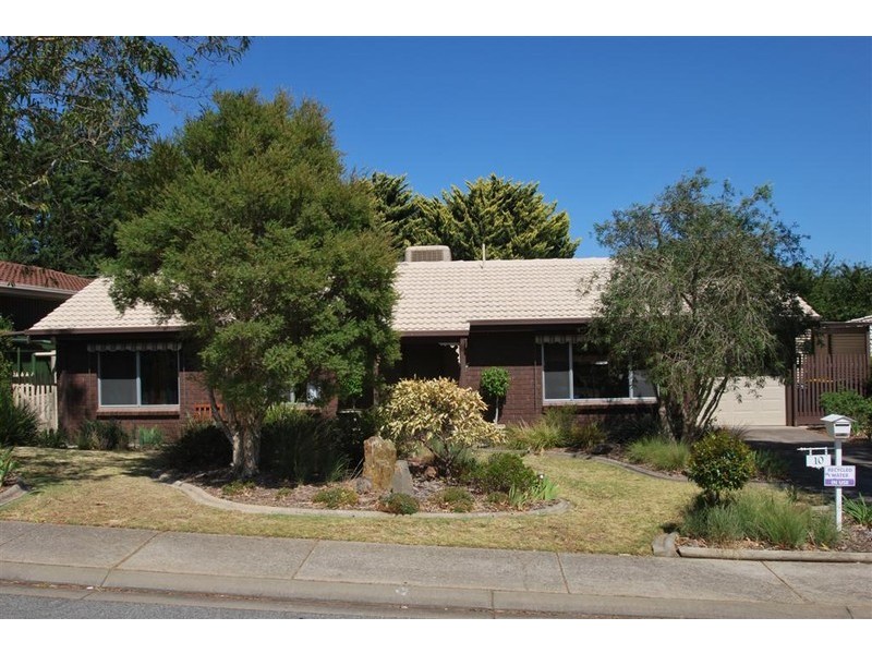 10 Kuantan Drive, Aberfoyle Park SA 5159