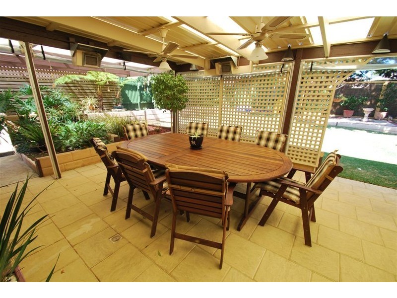 10 Kuantan Drive, Aberfoyle Park SA 5159