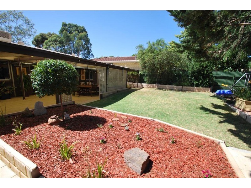 10 Kuantan Drive, Aberfoyle Park SA 5159