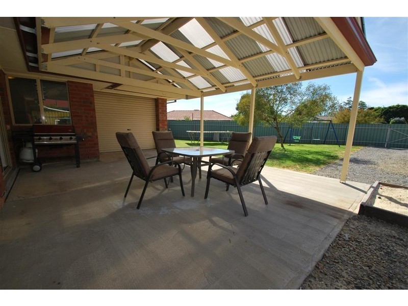 2 Madigan Crescent, Woodcroft SA 5162