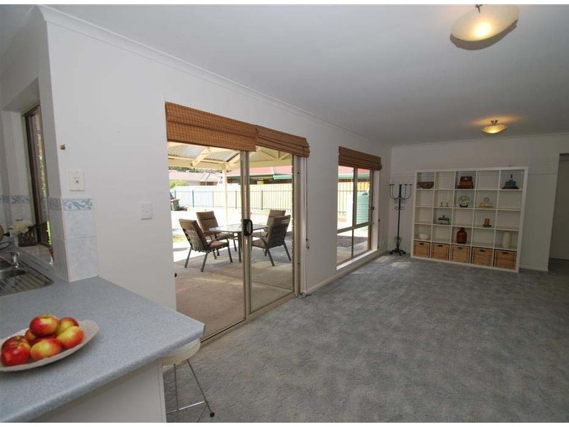 2 Madigan Crescent, Woodcroft SA 5162