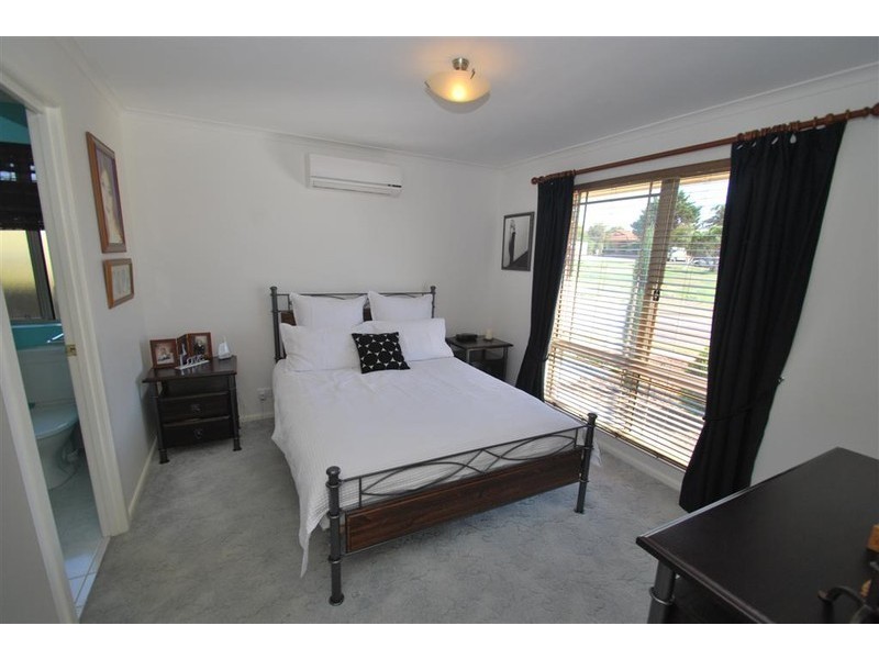 2 Madigan Crescent, Woodcroft SA 5162