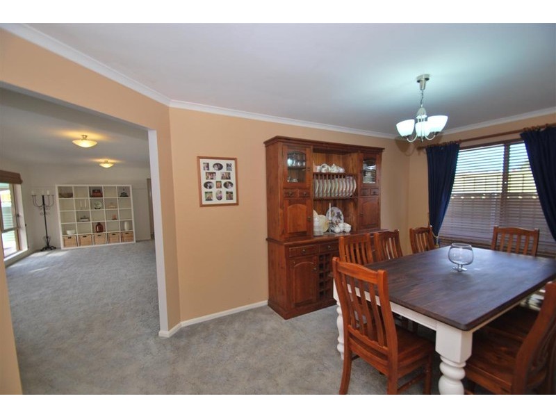 2 Madigan Crescent, Woodcroft SA 5162