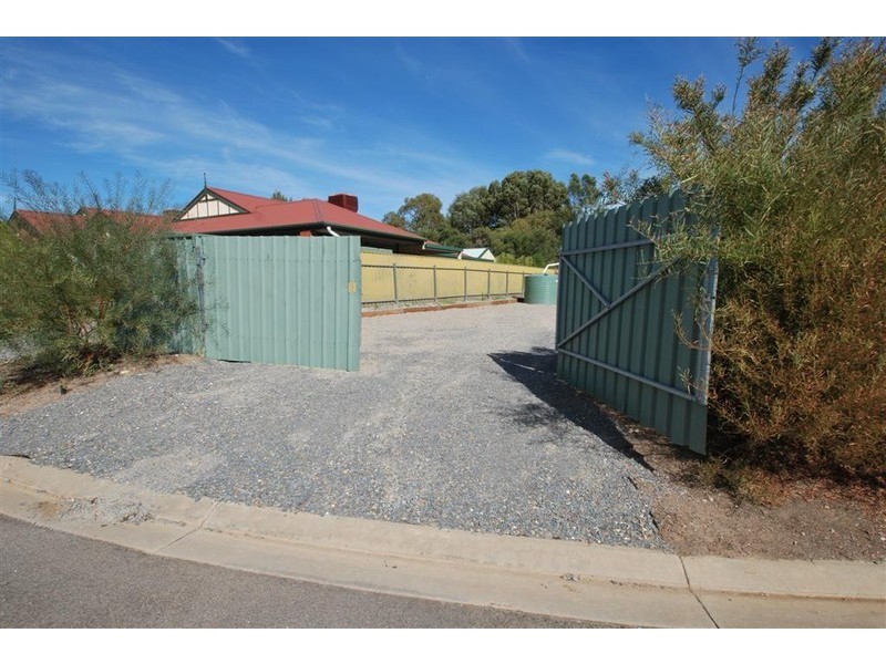 2 Madigan Crescent, Woodcroft SA 5162