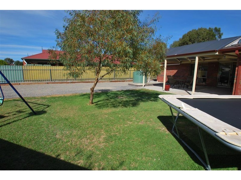 2 Madigan Crescent, Woodcroft SA 5162