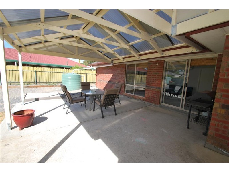 2 Madigan Crescent, Woodcroft SA 5162