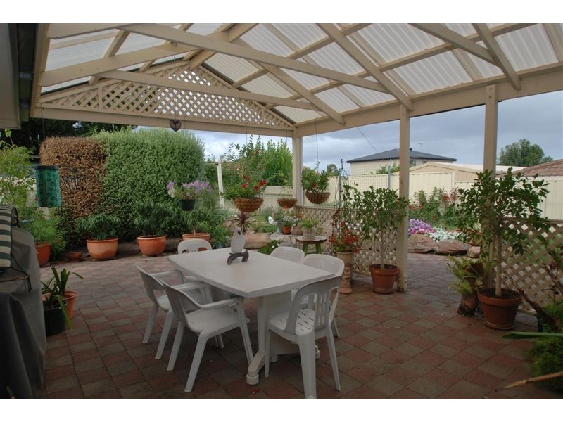 18 Sherebrooke Blvd, Woodcroft SA 5162