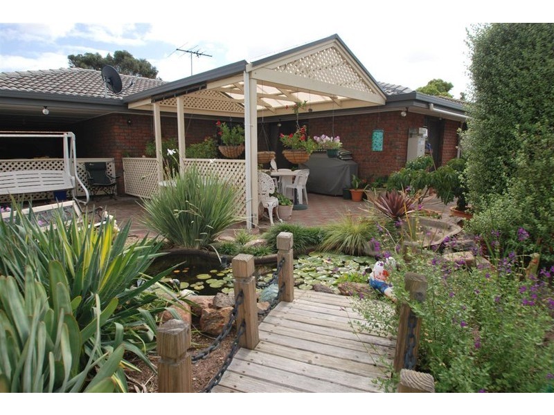 18 Sherebrooke Blvd, Woodcroft SA 5162