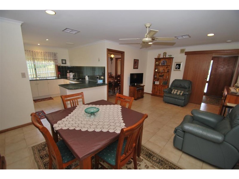 8 Woodcroft Drive, Morphett Vale SA 5162