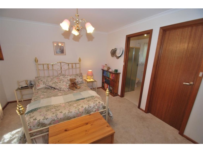 8 Woodcroft Drive, Morphett Vale SA 5162