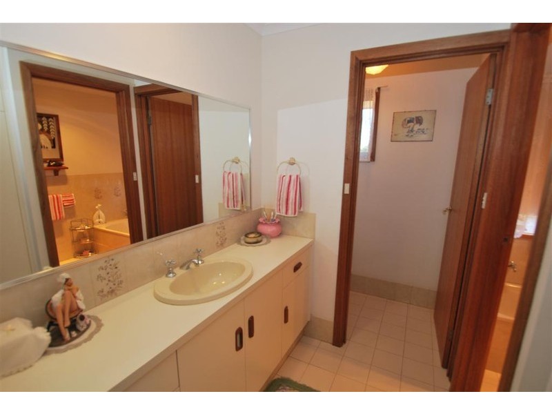 8 Woodcroft Drive, Morphett Vale SA 5162