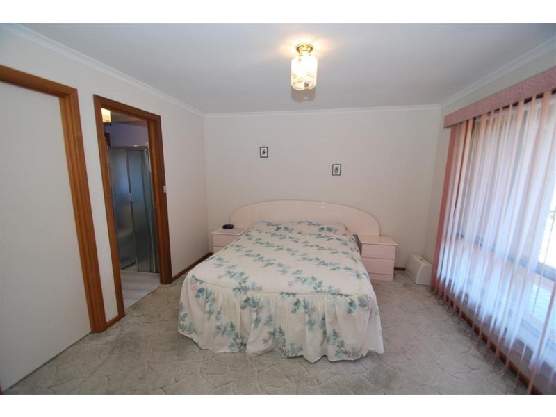 22 Hendrix Crescent, Woodcroft SA 5162