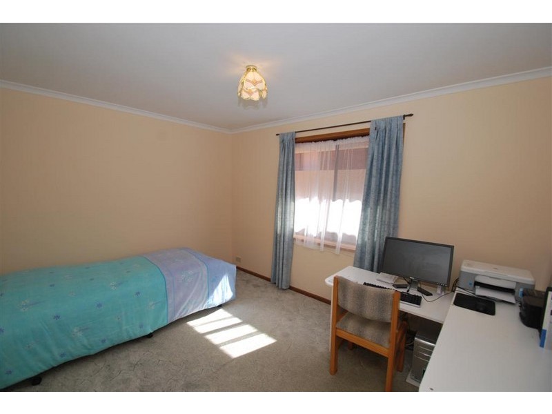 22 Hendrix Crescent, Woodcroft SA 5162